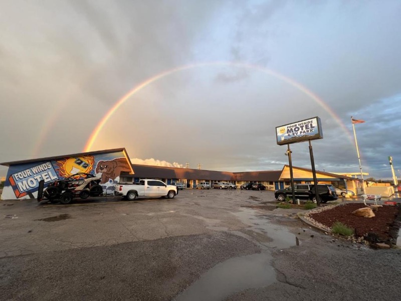 Four Winds Motel